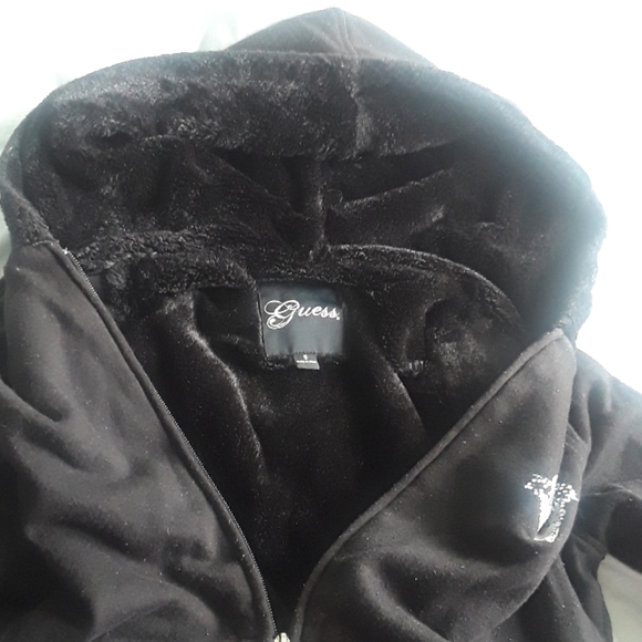 Guess faux fur sweatshirt size small - Picture 5 of 5
